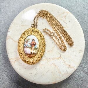 Vintage victorian style Filigree Gilted Gold Tone Portrait Locket Necklace
